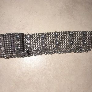 Metal diamond choker from H&M.